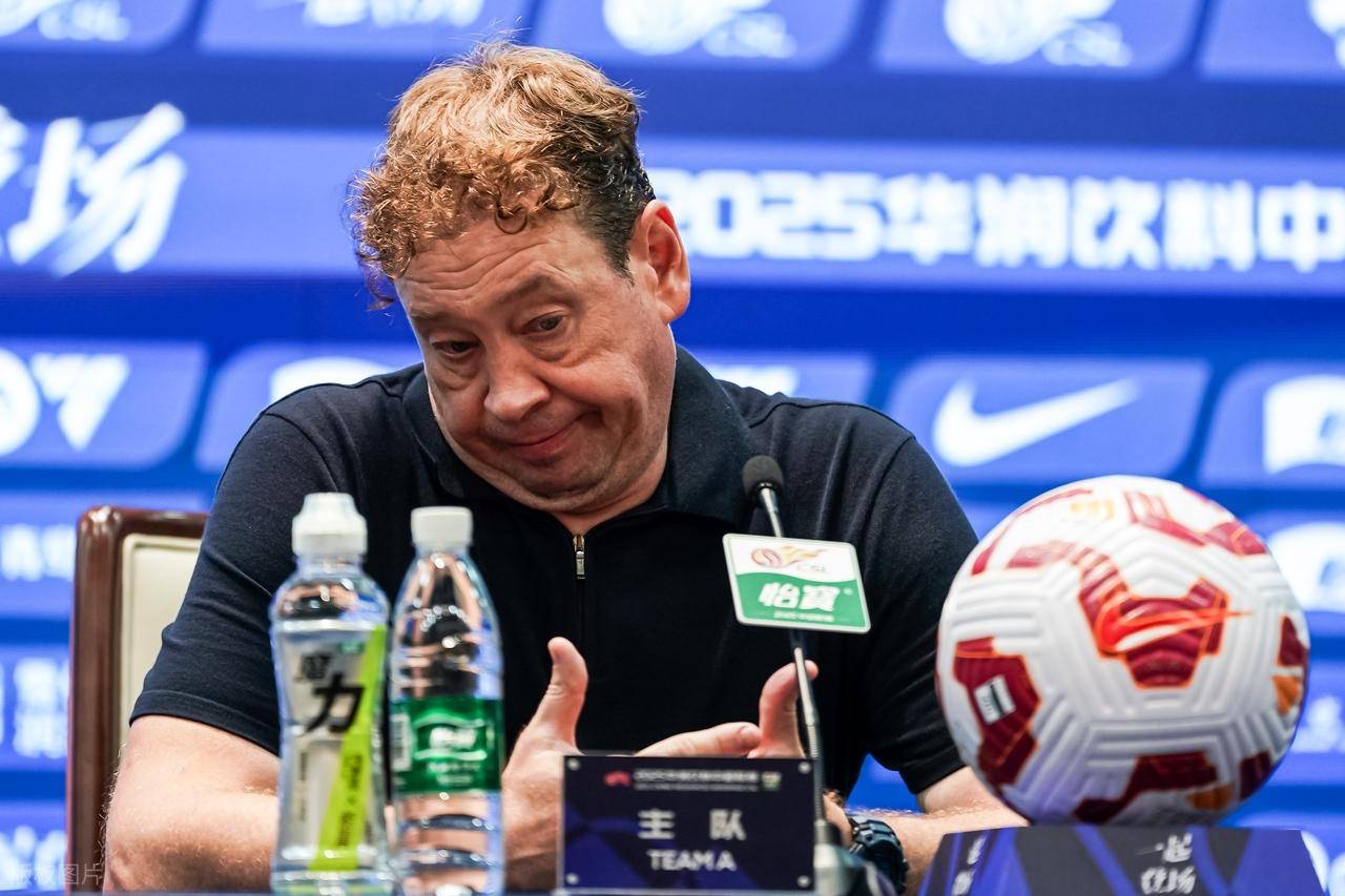 爱游戏中国体育-包含上海申花今晚战术微调；志在葡超名次提升；气氛紧张；资深球员宣示担当的词条