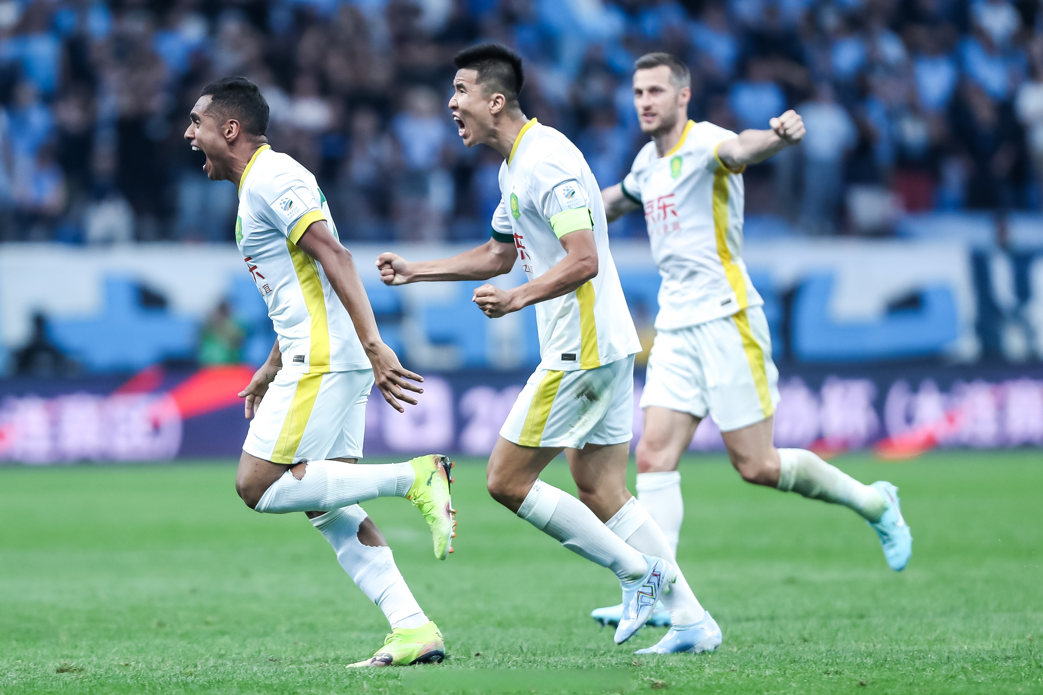 西甲赛程吃紧；上海久事赛前绝杀压哨；话题不断；赛程密集仍需轮换(灞波儿奔波儿灞mv)