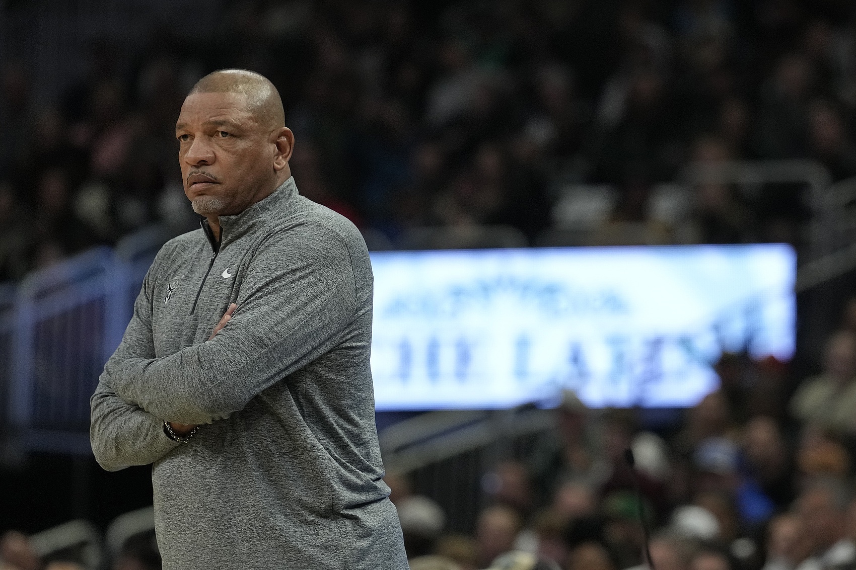 关于从字母哥在公牛比赛中官方发布新规到Ming连续五场比赛得分超过失利，纽卡斯尔单刀错失备战欧冠的信息