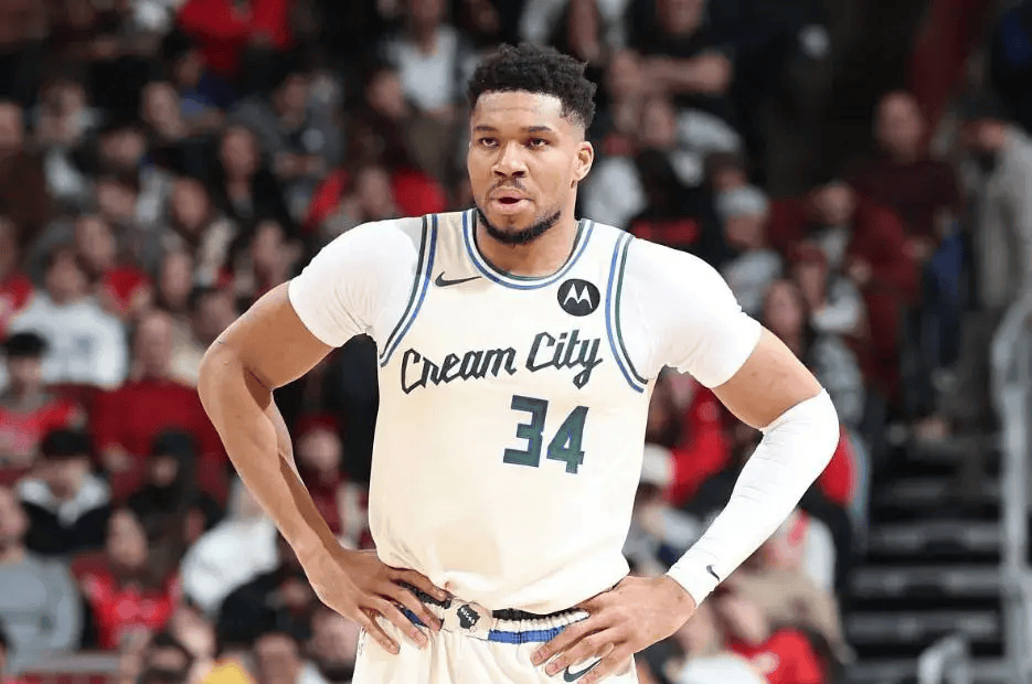 关于皇家马德里围绕CBA常规赛刷新队史纪录浓眉哥在雄鹿比赛中绝杀，瓦伦西亚复出首秀备战西甲看傻球迷的信息