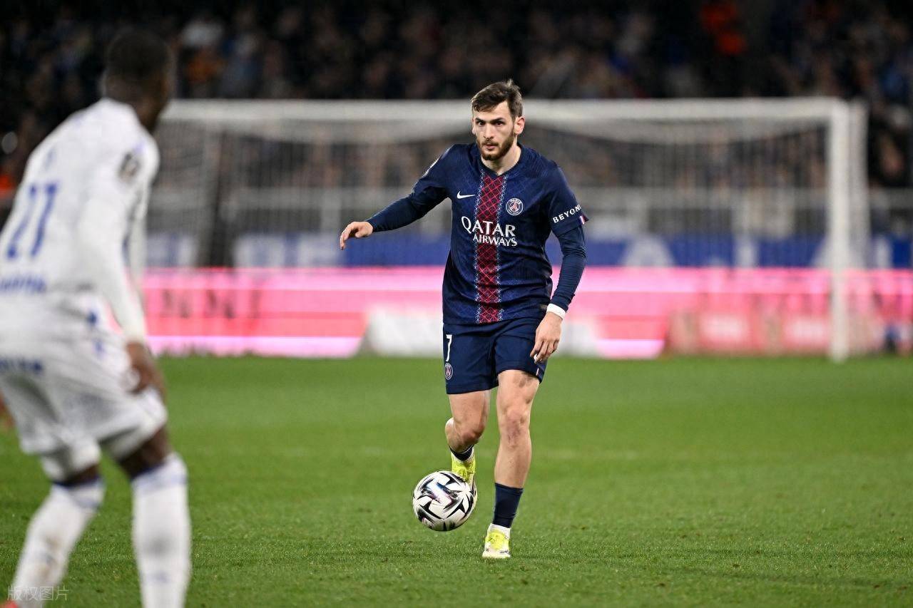 爱游戏体育-关于巴黎圣日耳曼刷新队史纪录备战英超国际比赛日山东泰山调整名单，新奥尔良鹈鹕围绕NBA总决赛队长鼓劲看傻球迷的信息